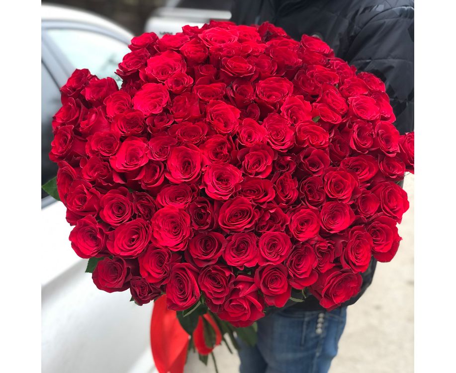 Купить розы в новосибирске недорого. Букет из 101 розы.